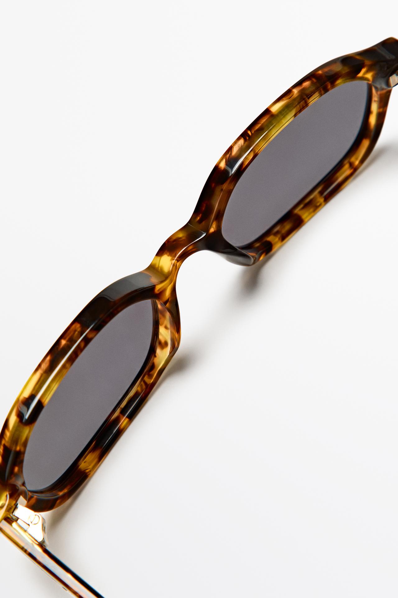 Square tortoiseshell sunglasses — BROWN