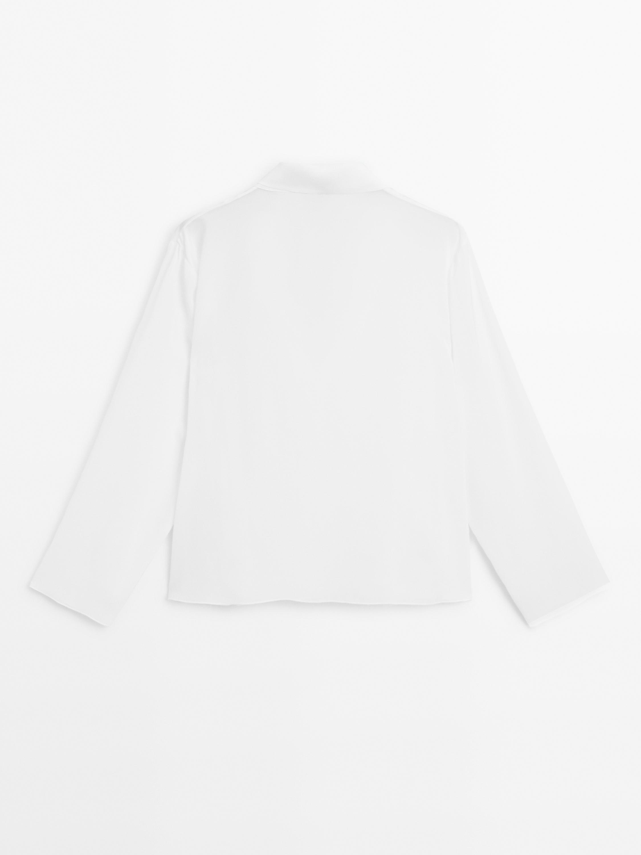Flowing shirt with polo collar