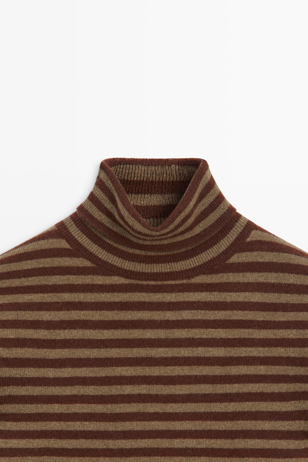 Wool-cashmere blend knit turtleneck sweater — BURGUNDY