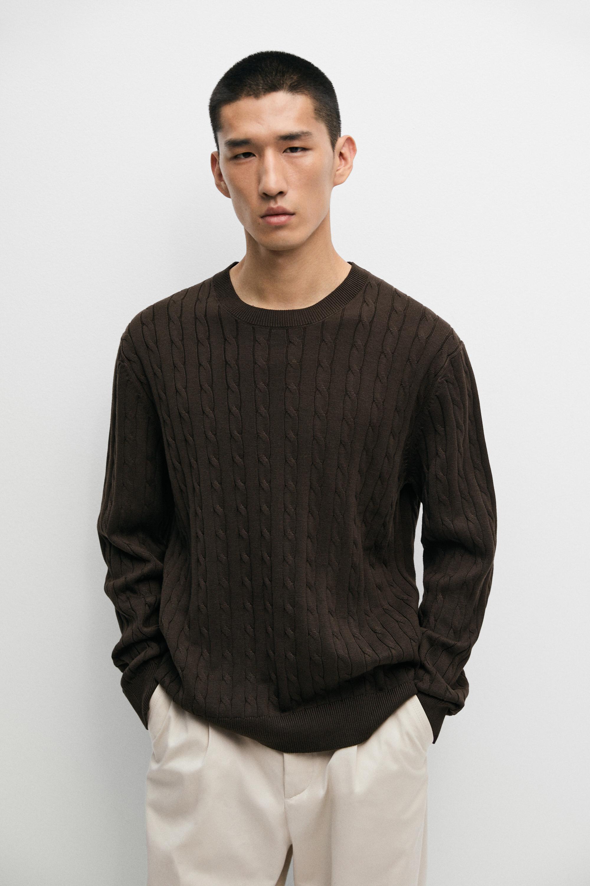 Cable-knit round neck sweater