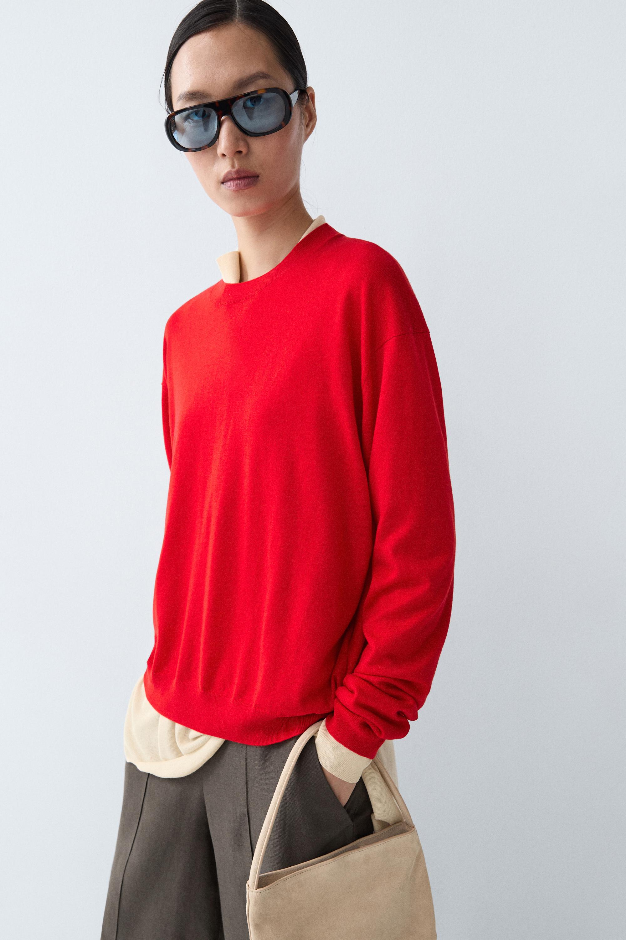 Fine knit round neck sweater — RED