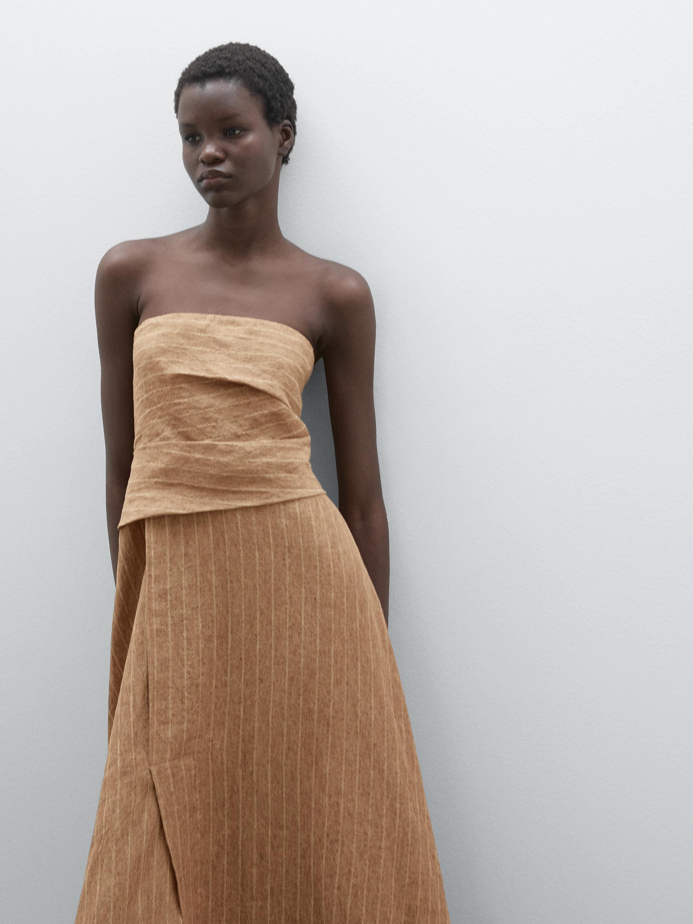 طقم فستان بني بدون حمالات بنقشة وخطوط عمودية