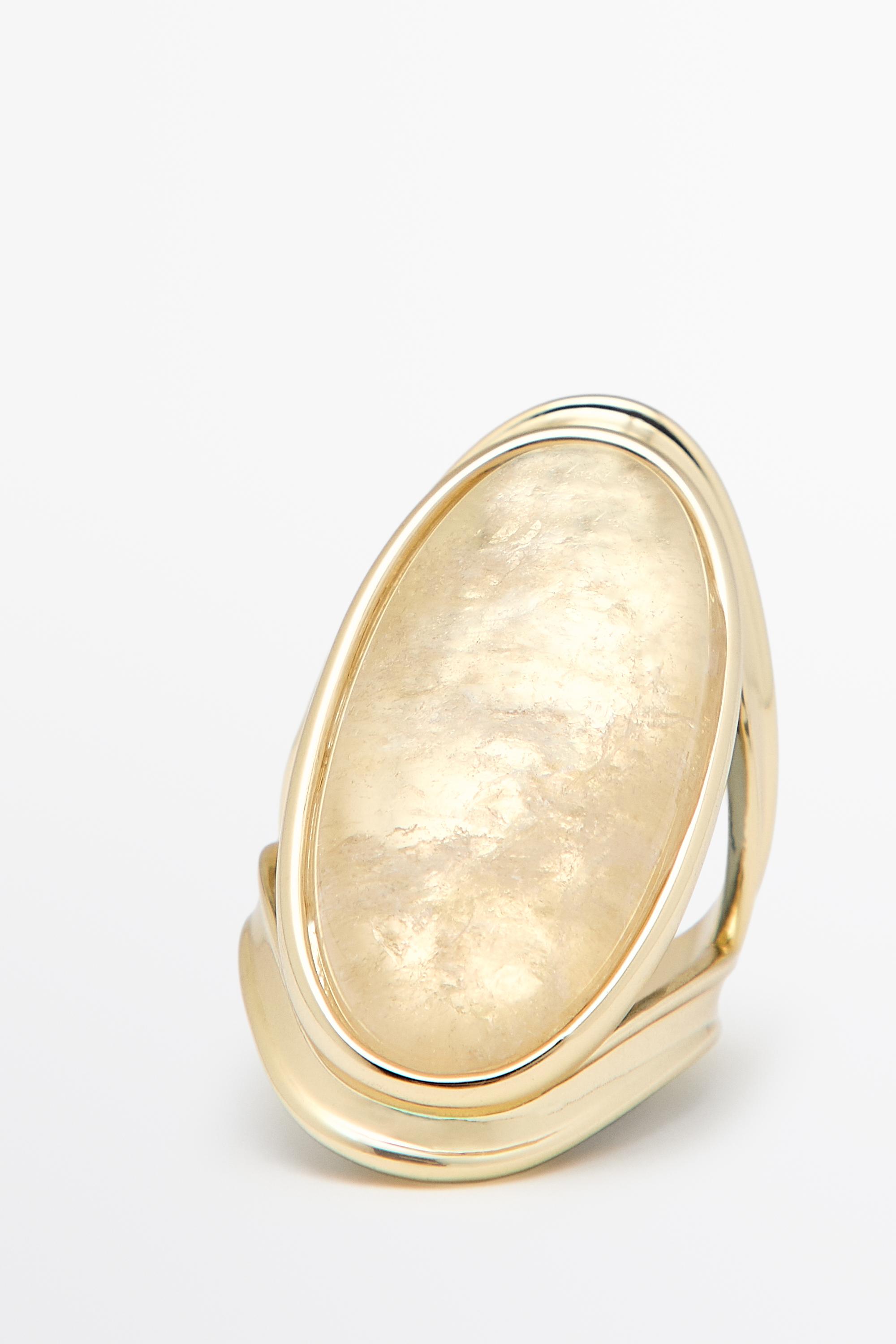 Oval Quartz Ring — GOLDEN