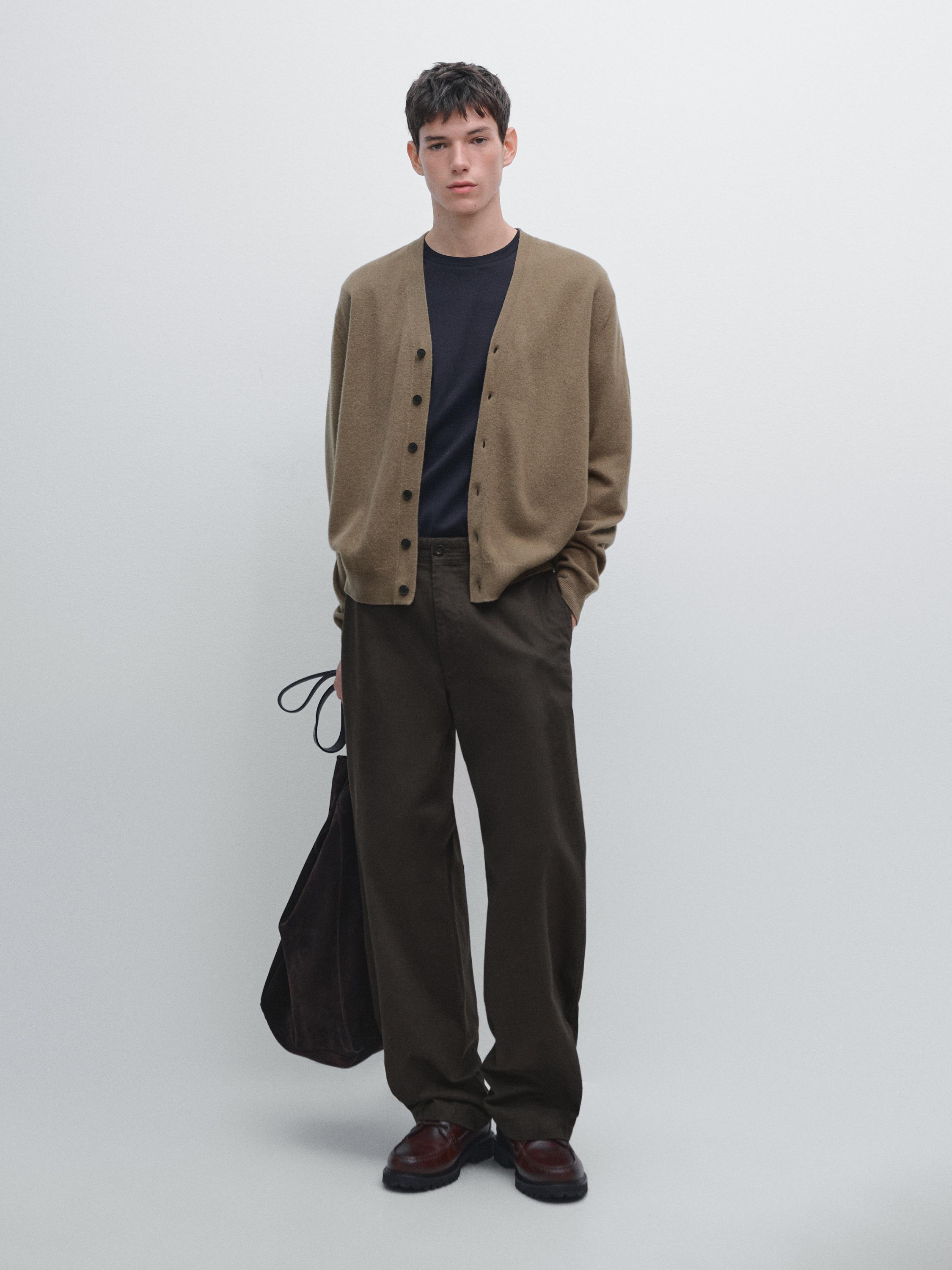 Трикотажна жилетка с примес на вълна и шпиц деколте