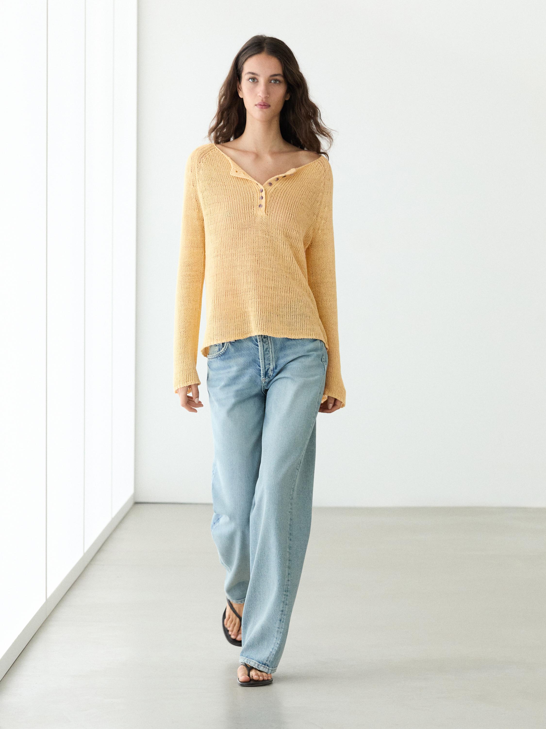 100% linen knit sweater with collar detail