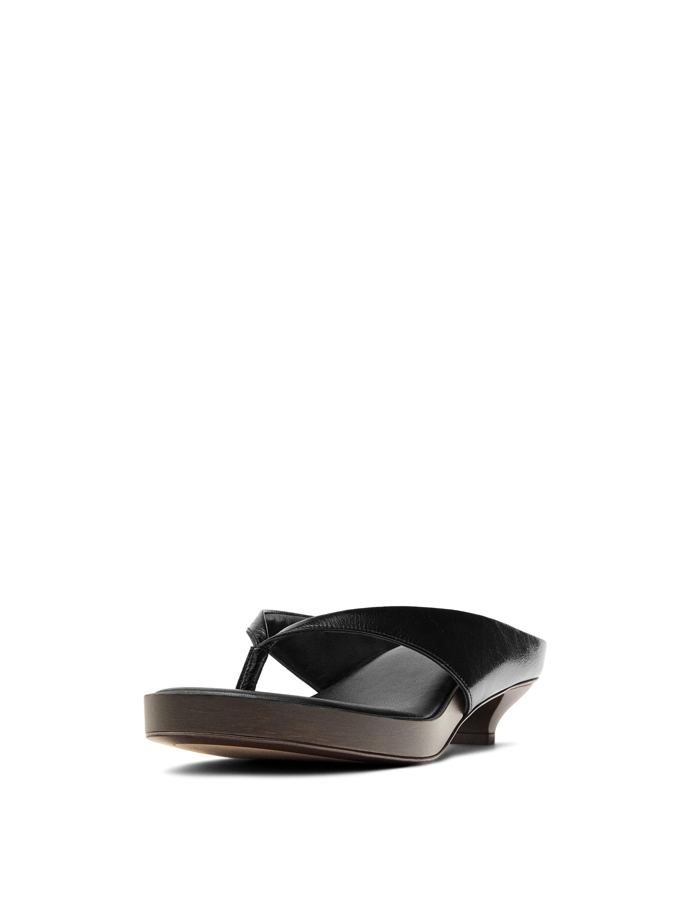 Mid-heel sandals with toe divider — BLACK