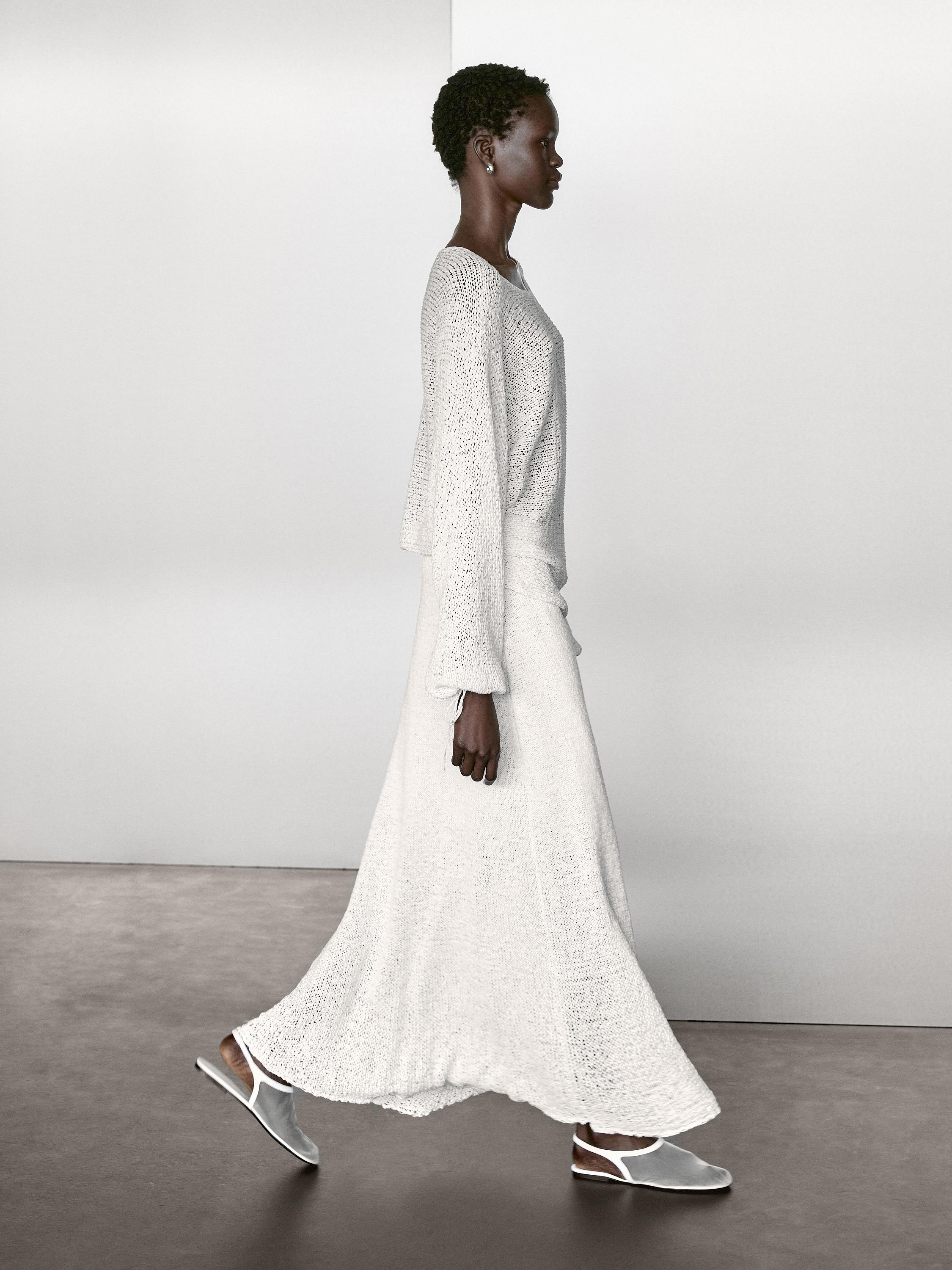 Balloon sleeve sweater with bows