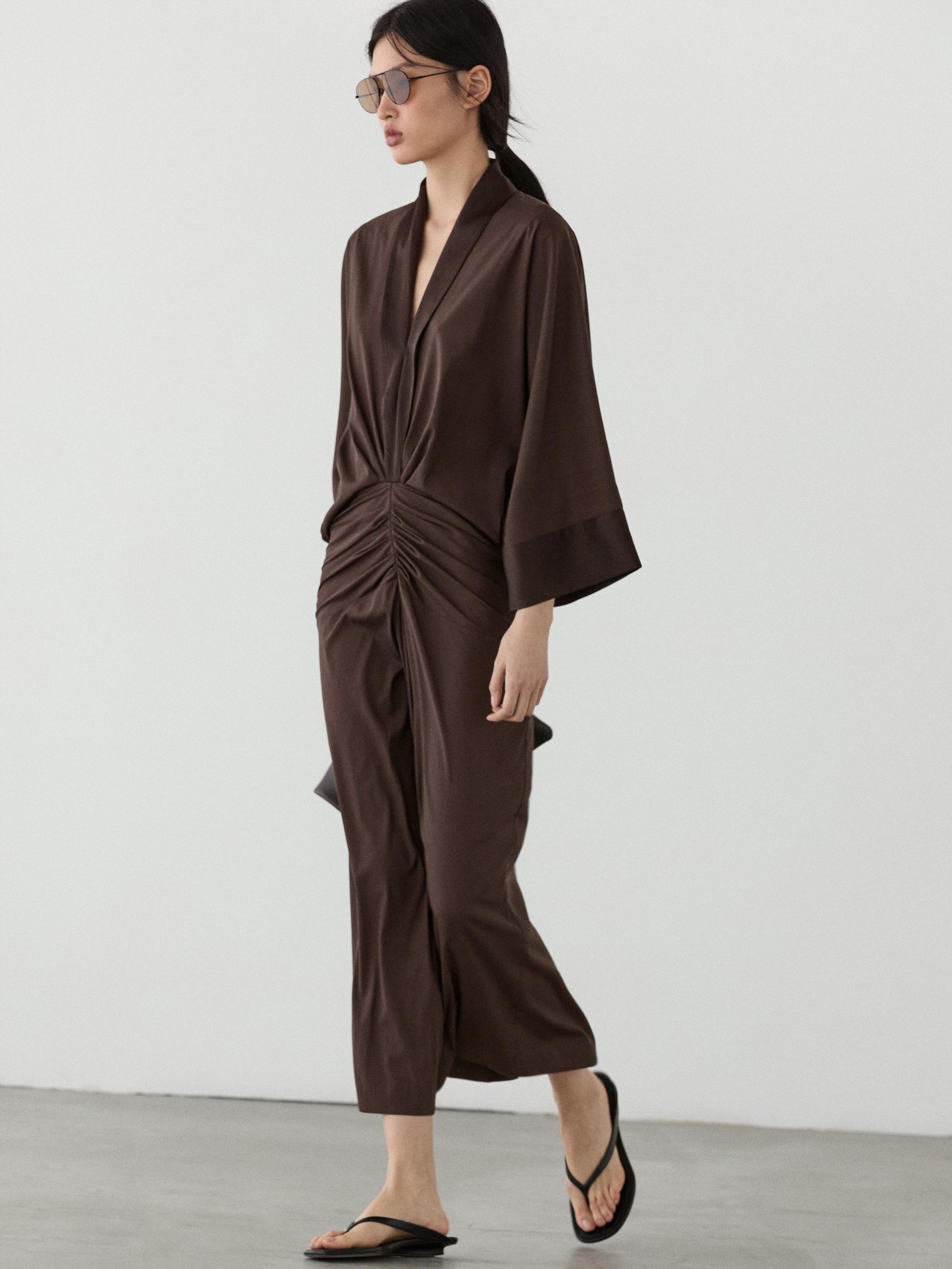Long sleeve dress with gathered detail — Chocolate