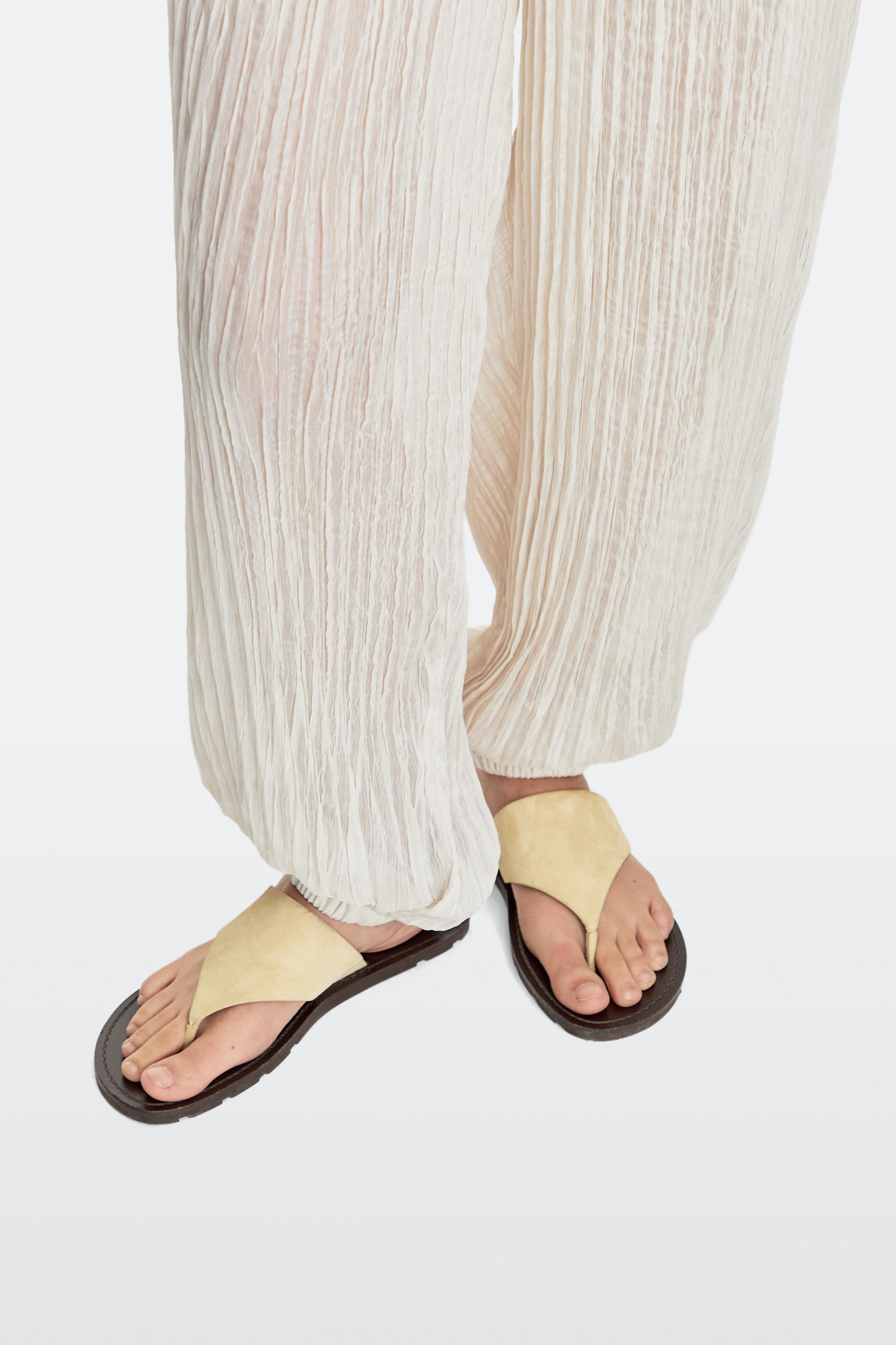 Split leather toe divider sandals — BEIGE
