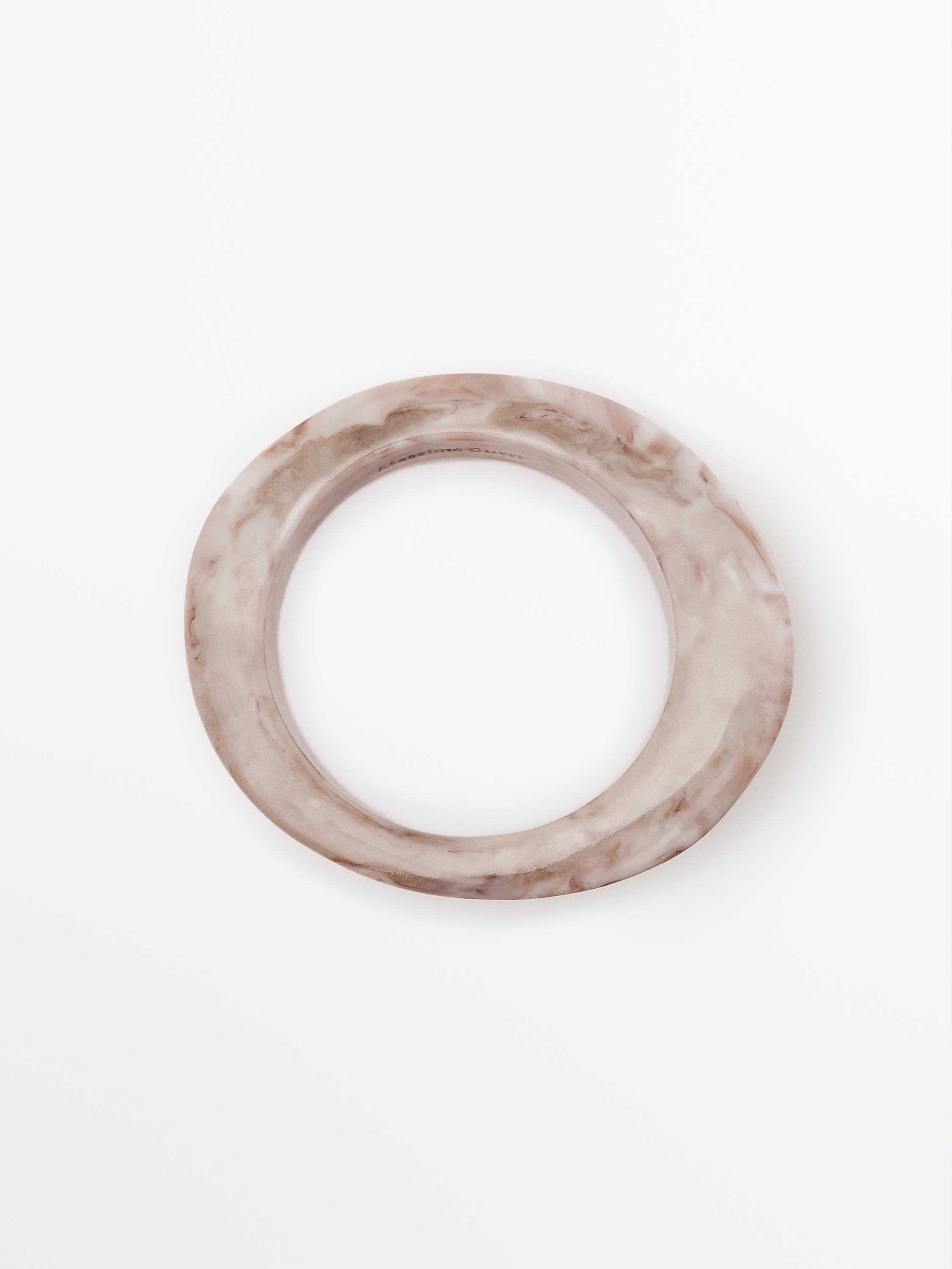 Marble-effect resin bracelet