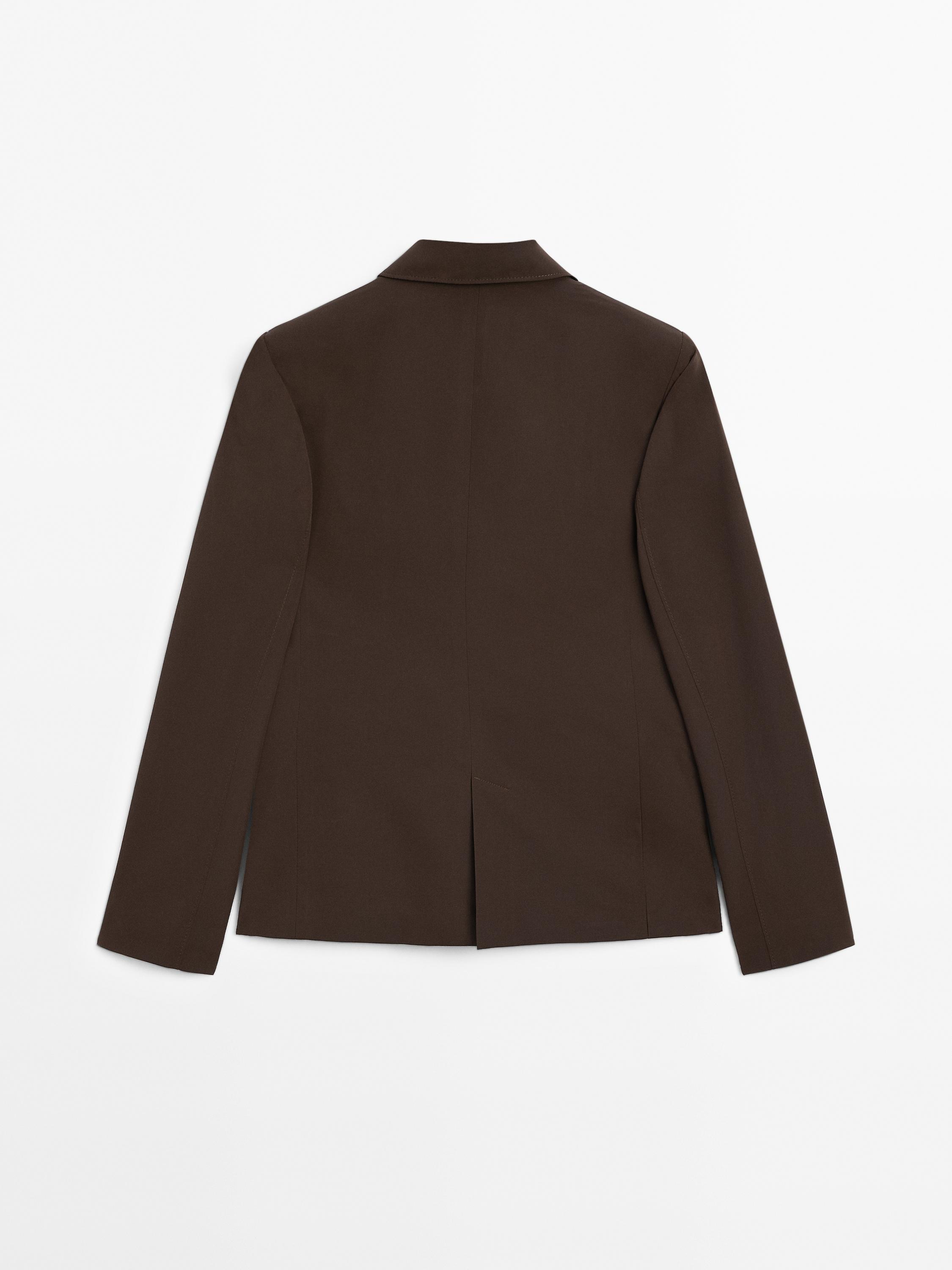 Cropped buttoned blazer