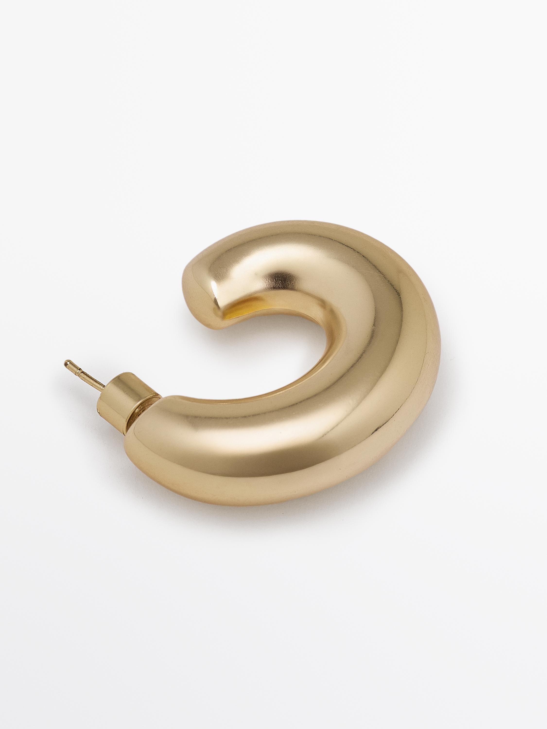 Oval hoop earrings