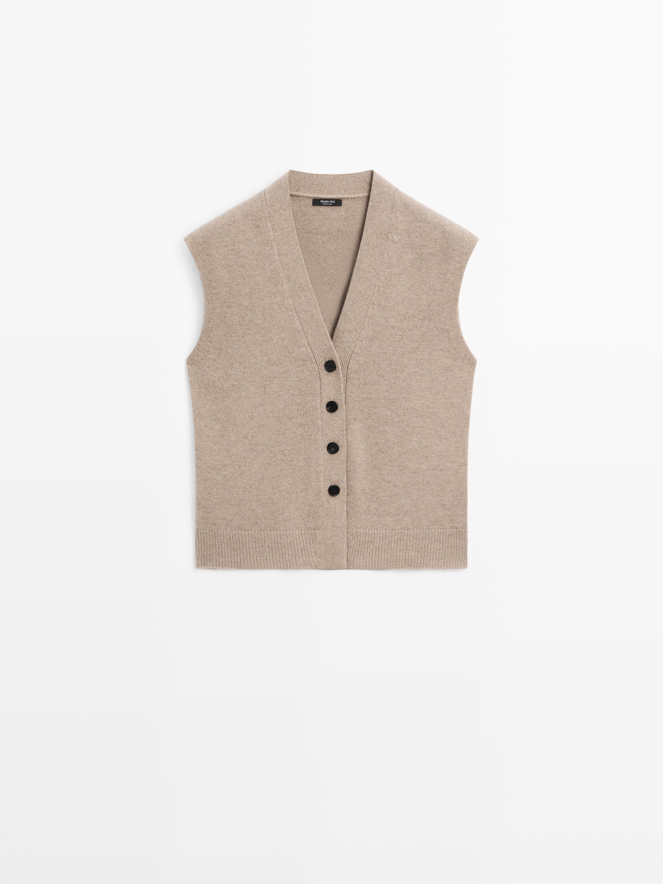 V-kaelusega villasegust kootud vest